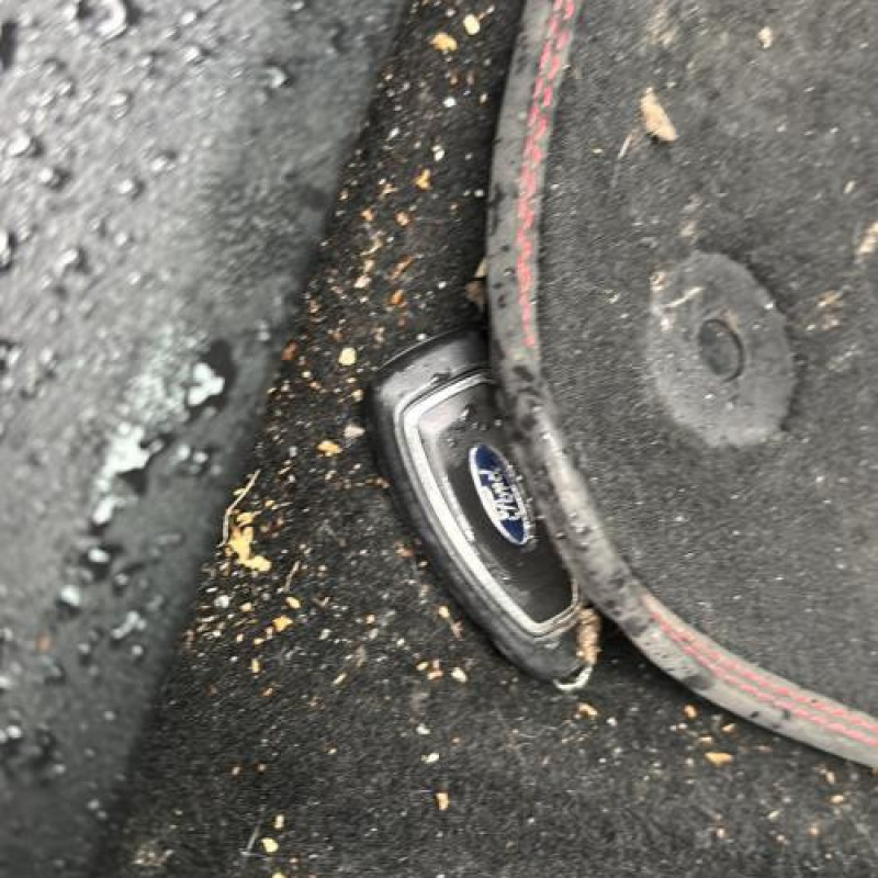 Attache ceinture avant gauche FORD FIESTA 7 Photo n°11