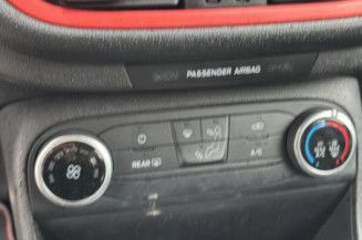 Attache ceinture avant gauche FORD FIESTA 7