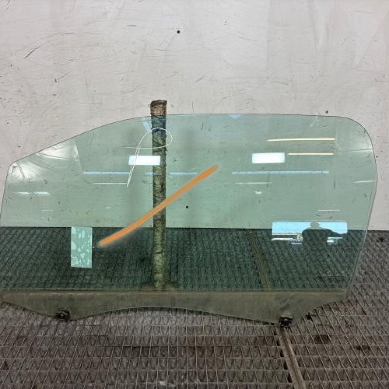 Vitre avant gauche CITROEN DS3 Photo n°1