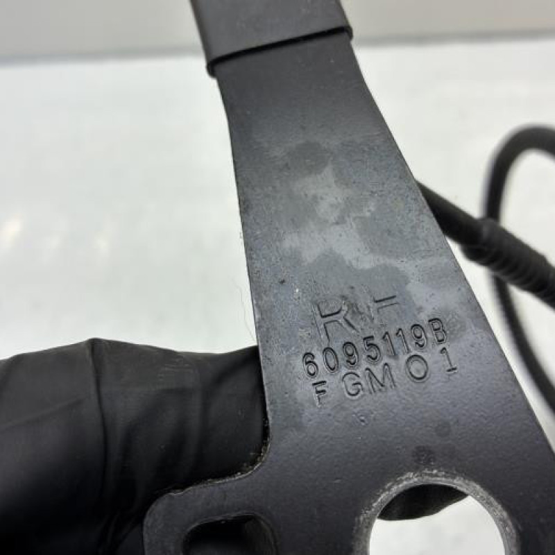 Attache ceinture avant droit KIA CEE-D 1 Photo n°6