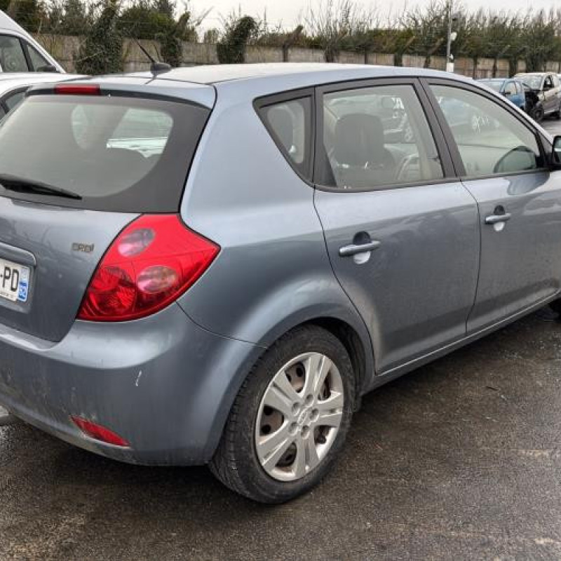 Attache ceinture avant droit KIA CEE-D 1 Photo n°9