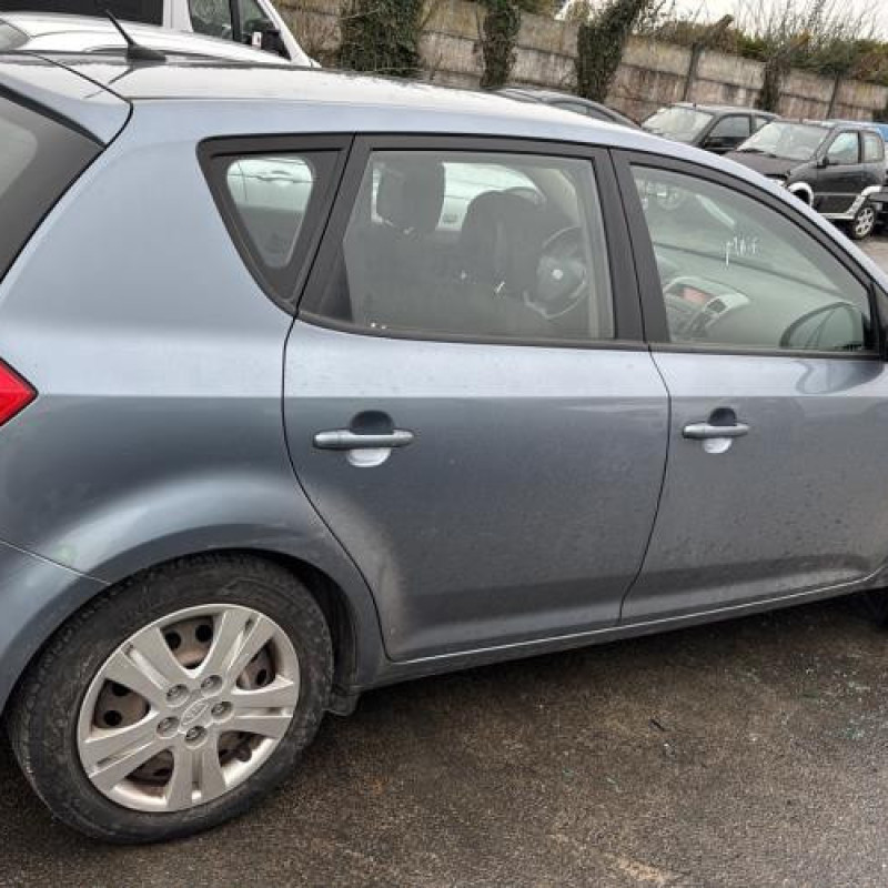 Attache ceinture avant droit KIA CEE-D 1 Photo n°13