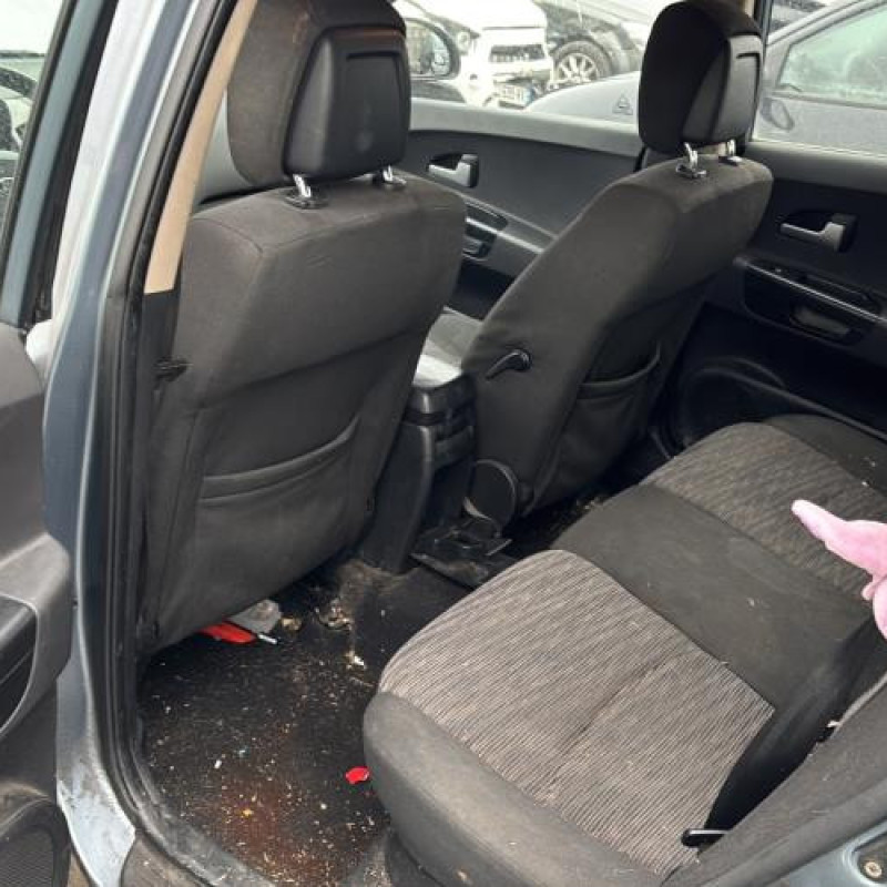 Attache ceinture avant droit KIA CEE-D 1 Photo n°16