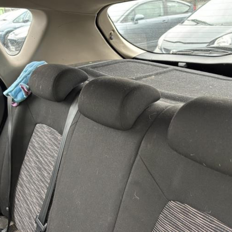 Attache ceinture avant droit KIA CEE-D 1 Photo n°17