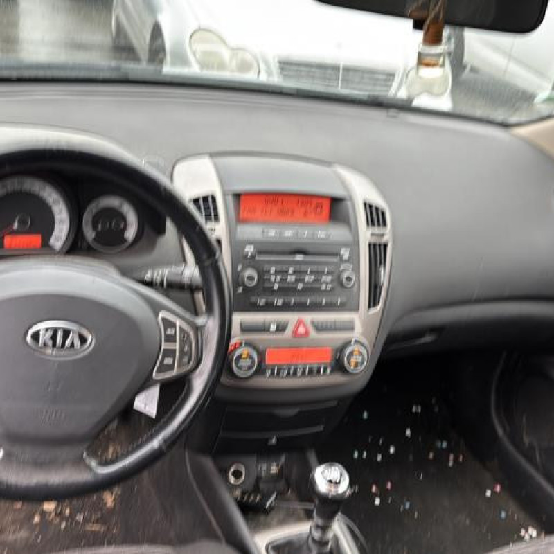 Attache ceinture avant droit KIA CEE-D 1 Photo n°18