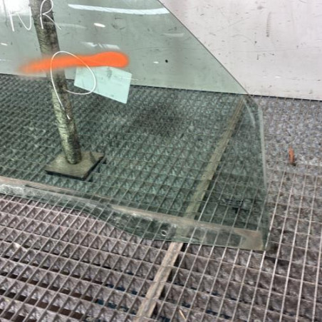 Vitre avant droit PEUGEOT PARTNER 1