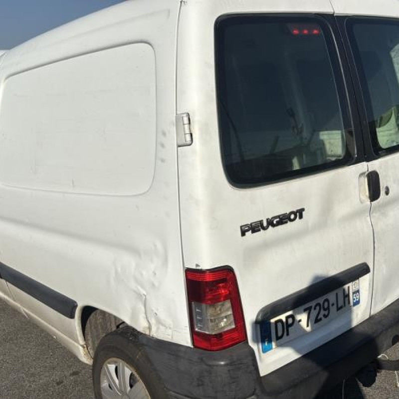 Vitre avant droit PEUGEOT PARTNER 1 Photo n°8