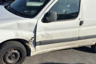 Vitre avant droit PEUGEOT PARTNER 1