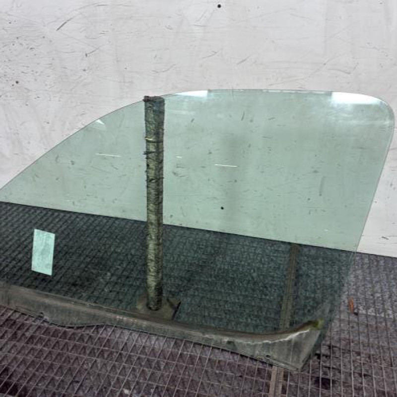 Vitre avant gauche PEUGEOT PARTNER 1 Photo n°3