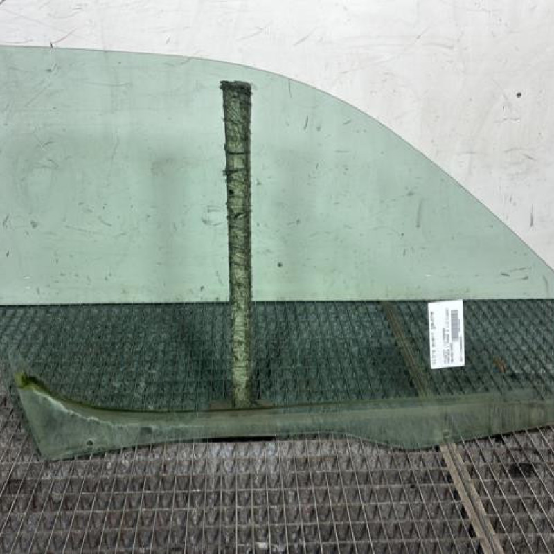 Vitre avant gauche PEUGEOT PARTNER 1 Photo n°4