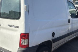 Vitre avant gauche PEUGEOT PARTNER 1