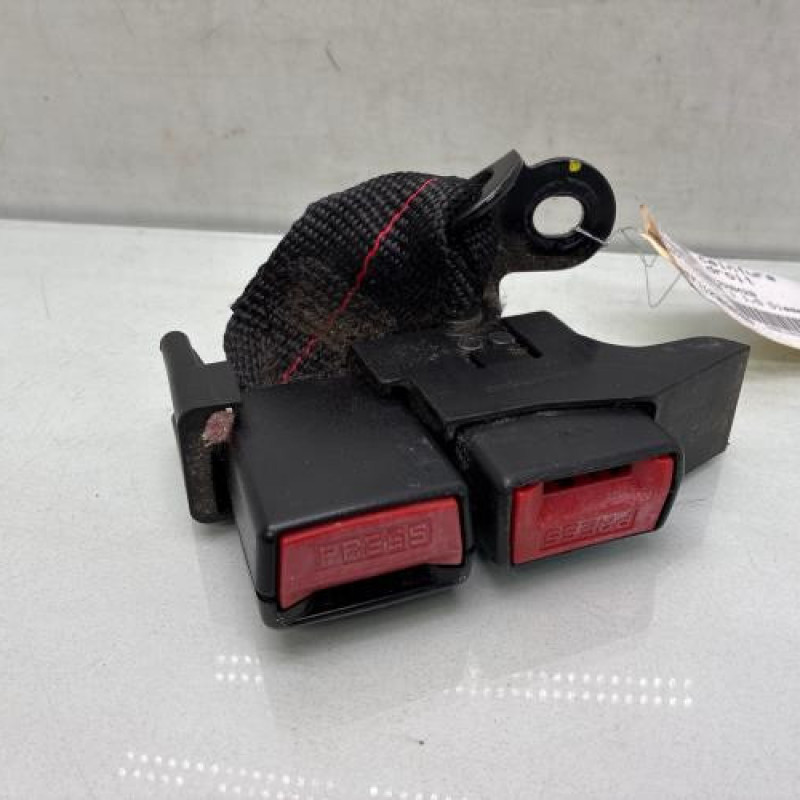 Attache ceinture arriere droit RENAULT CLIO 3 Photo n°1