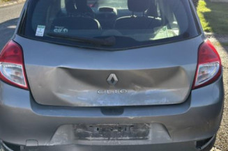 Attache ceinture arriere droit RENAULT CLIO 3