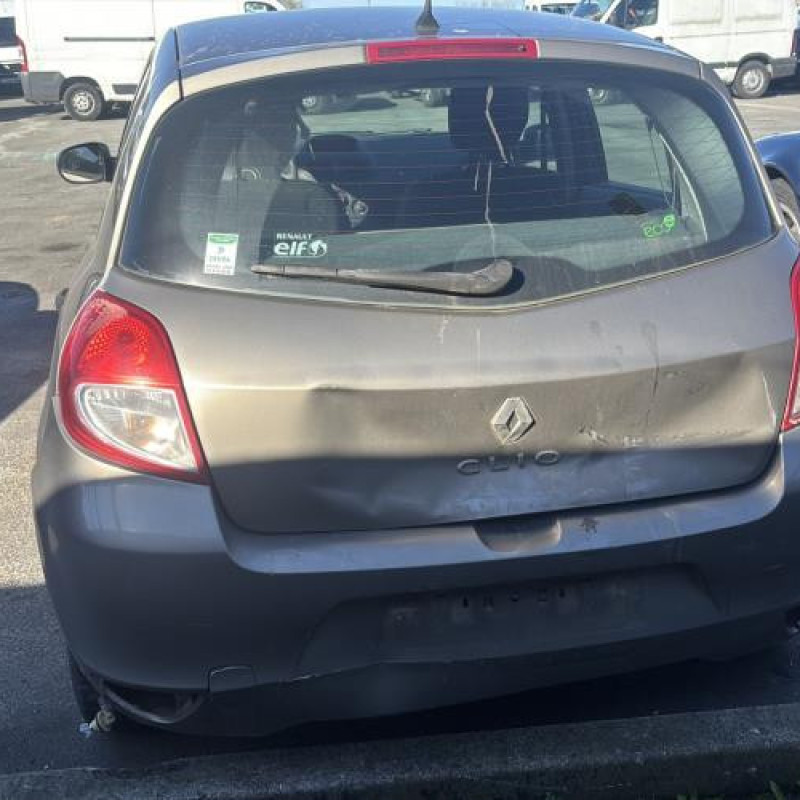 Attache ceinture arriere droit RENAULT CLIO 3 Photo n°13