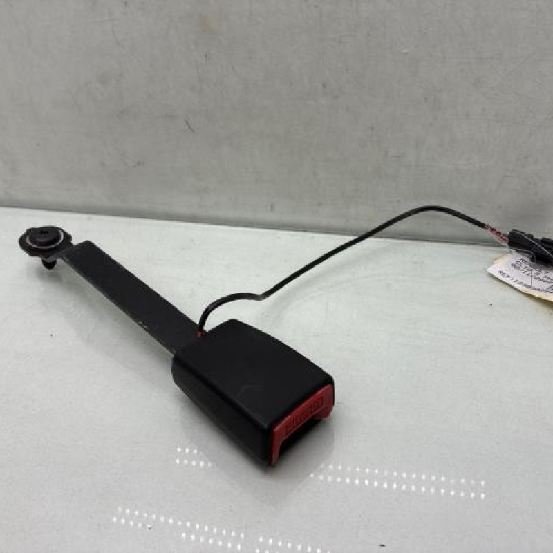 Attache ceinture avant gauche RENAULT CLIO 3 Photo n°1