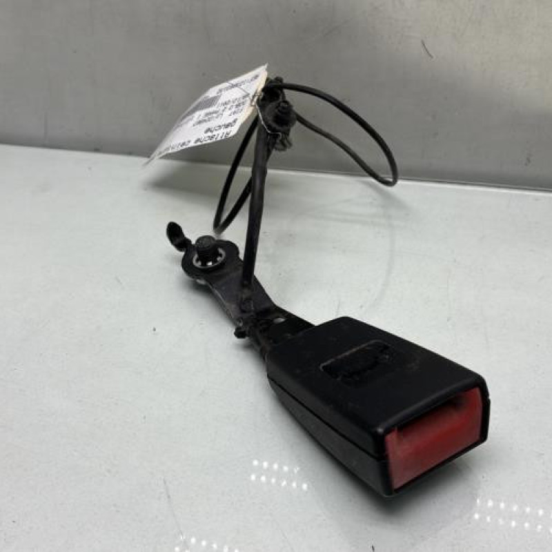 Attache ceinture avant gauche FIAT DOBLO 2 Photo n°1