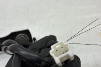 Attache ceinture avant gauche NISSAN JUKE 1