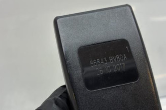 Attache ceinture avant gauche NISSAN JUKE 1