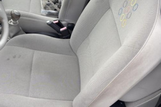 Attache ceinture arriere droit RENAULT TWINGO 2