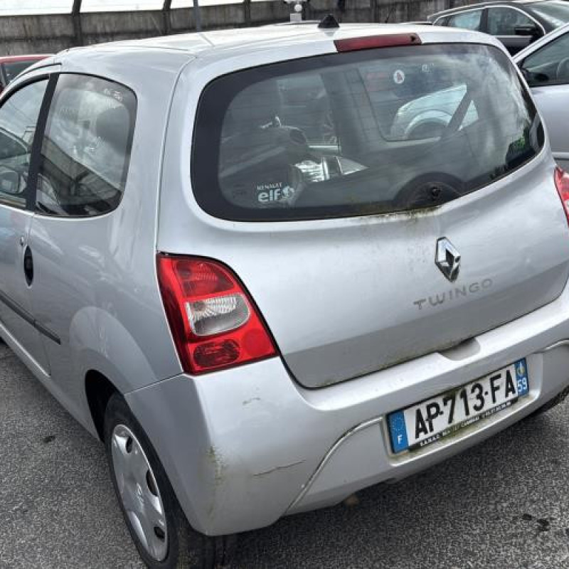 Attache ceinture arriere gauche RENAULT TWINGO 2 Photo n°7