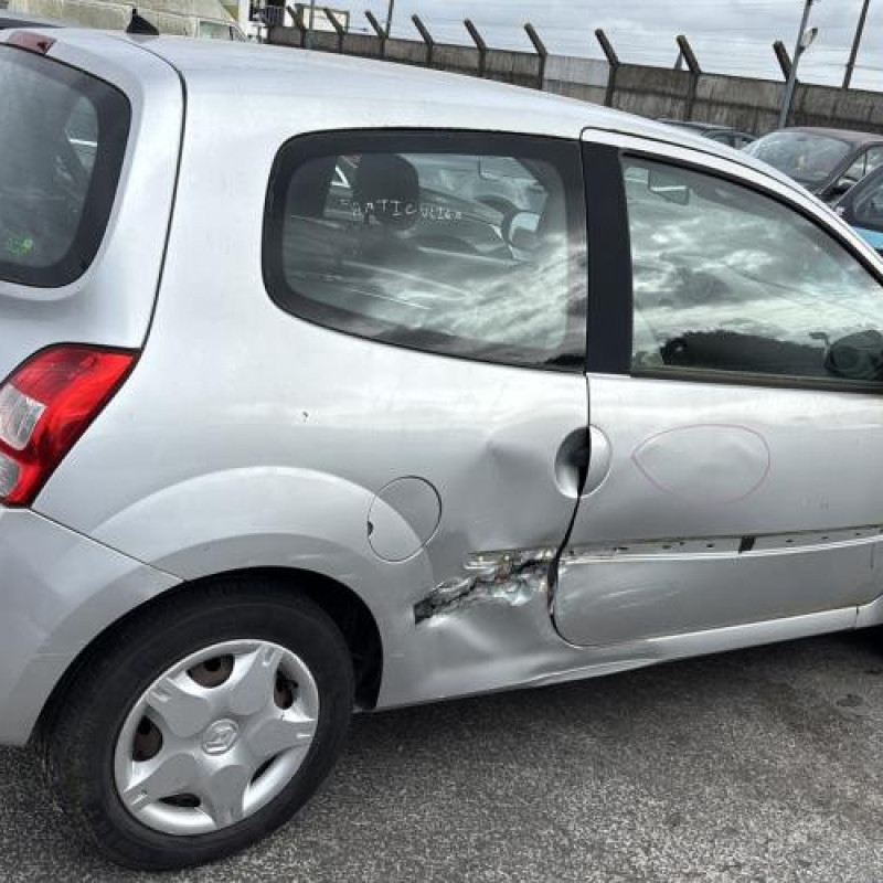 Attache ceinture arriere gauche RENAULT TWINGO 2 Photo n°9