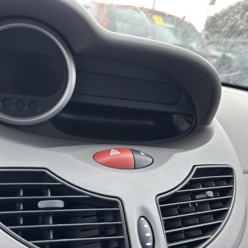 Attache ceinture arriere gauche RENAULT TWINGO 2 Photo n°20