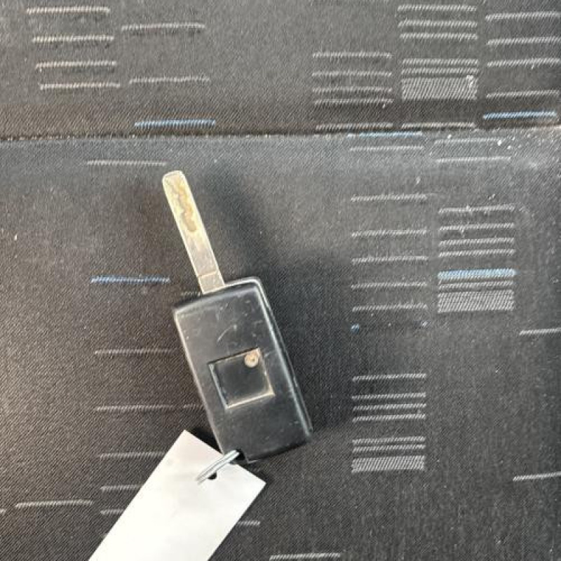 Attache ceinture avant gauche CITROEN BERLINGO 2 Photo n°13