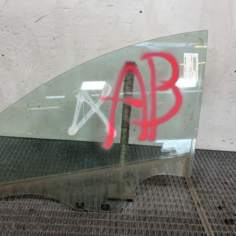 Vitre avant gauche DACIA SANDERO 2 Photo n°1