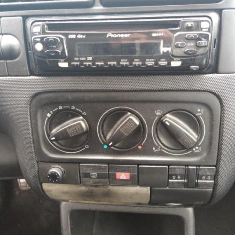 Vitre avant droit VOLKSWAGEN GOLF 4 Photo n°12