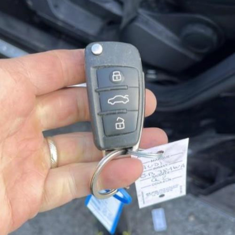 Attache ceinture avant droit AUDI Q2 Photo n°15