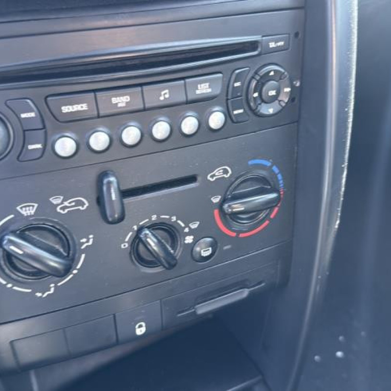 Attache ceinture avant gauche PEUGEOT 207 Photo n°20