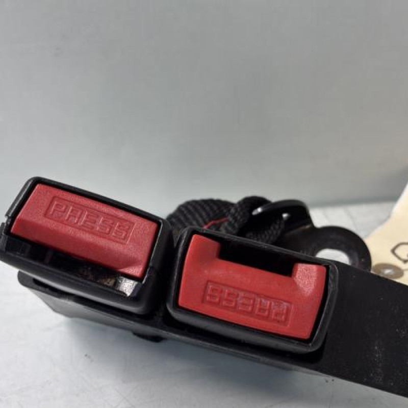 Attache ceinture arriere droit RENAULT CLIO 3 Photo n°3