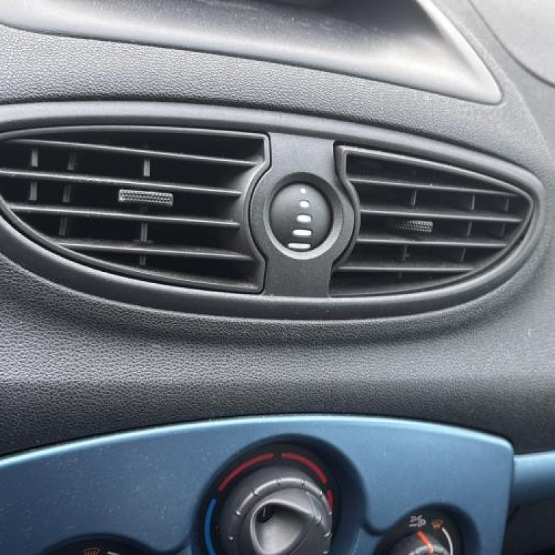 Attache ceinture arriere droit RENAULT CLIO 3 Photo n°20