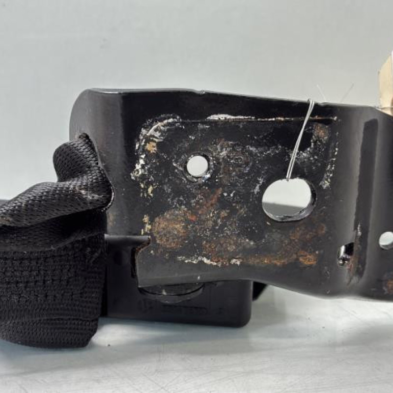 Attache ceinture arriere gauche RENAULT CLIO 3 Photo n°2