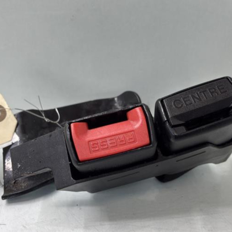 Attache ceinture arriere gauche RENAULT CLIO 3 Photo n°3