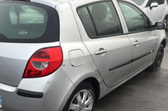 Attache ceinture arriere gauche RENAULT CLIO 3