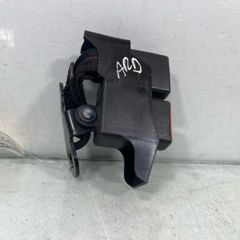 Attache ceinture arriere droit RENAULT CLIO 3 Photo n°1