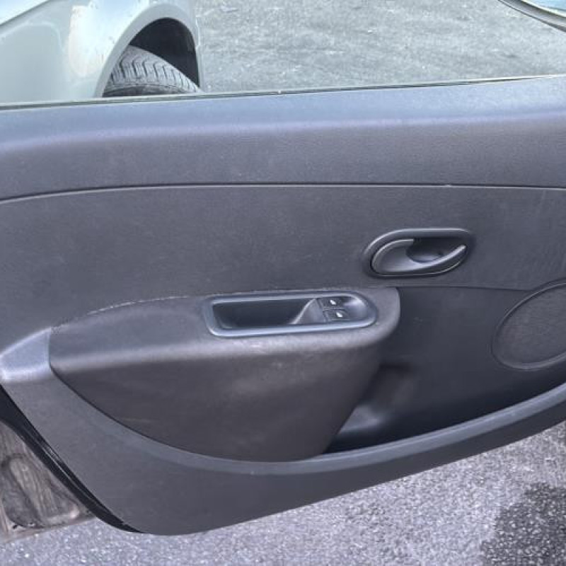 Attache ceinture arriere droit RENAULT CLIO 3 Photo n°12