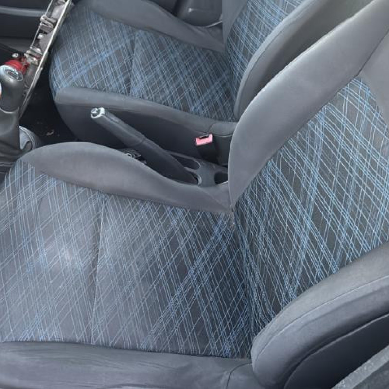 Attache ceinture arriere droit RENAULT CLIO 3 Photo n°14