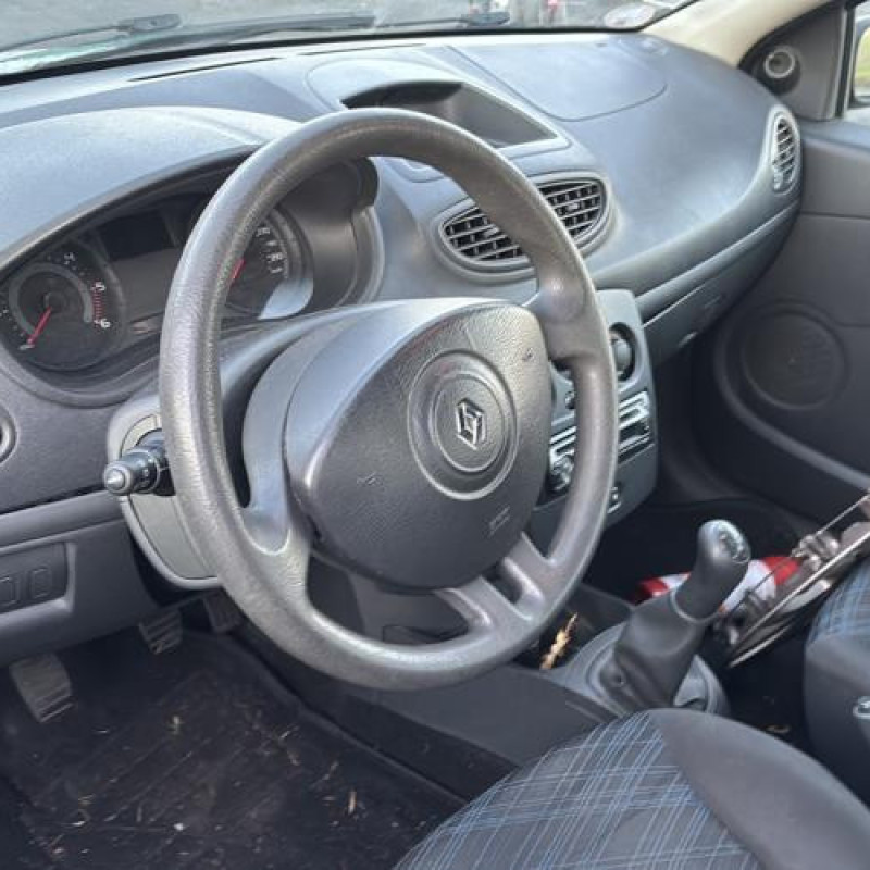 Attache ceinture arriere droit RENAULT CLIO 3 Photo n°15