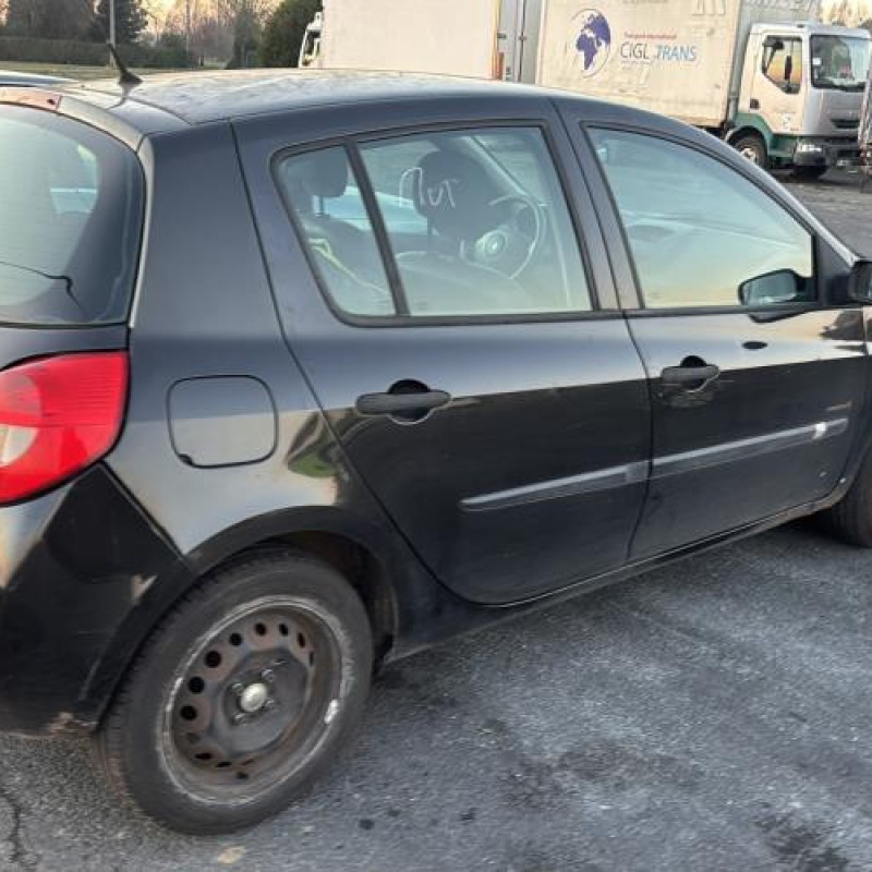 Attache ceinture arriere gauche RENAULT CLIO 3 Photo n°6