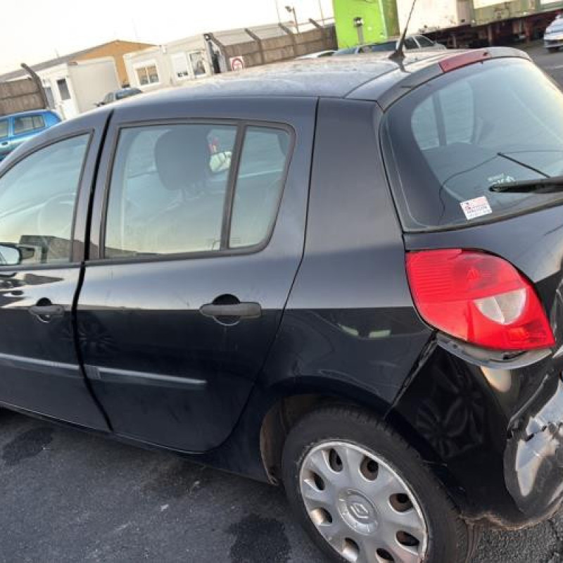 Attache ceinture arriere gauche RENAULT CLIO 3 Photo n°9