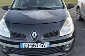 Attache ceinture arriere gauche RENAULT CLIO 3