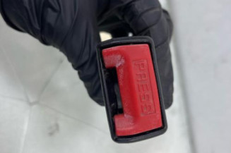 Attache ceinture avant droit RENAULT CLIO 3