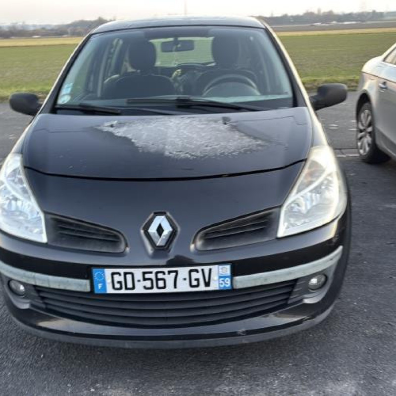 Attache ceinture avant droit RENAULT CLIO 3 Photo n°11