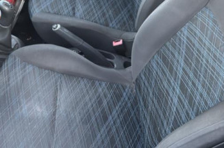 Attache ceinture avant droit RENAULT CLIO 3