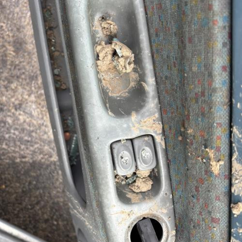 Vitre avant gauche RENAULT TWINGO 1 Photo n°13