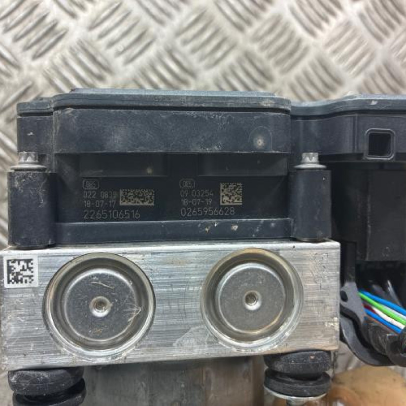 Bloc ABS (freins anti-blocage) DACIA DUSTER 2 Photo n°2