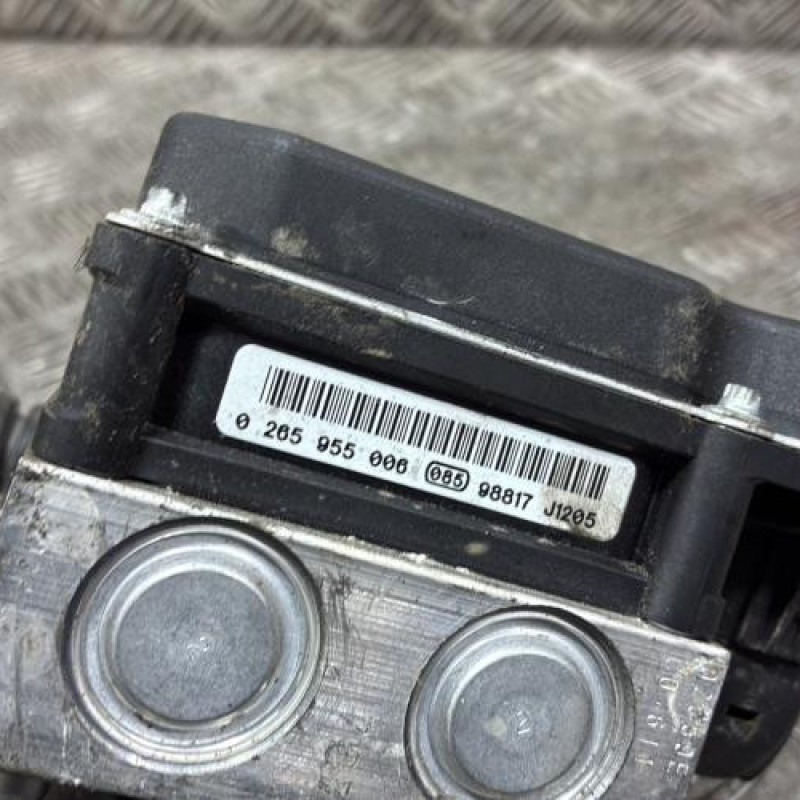 Bloc ABS (freins anti-blocage) VOLKSWAGEN POLO 5 Photo n°4