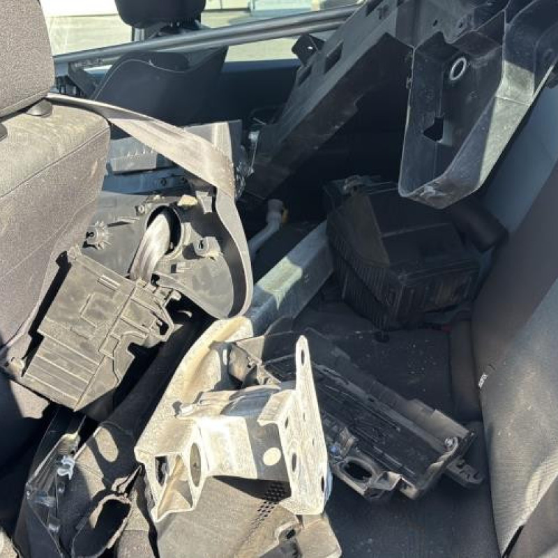 Attache ceinture arriere gauche RENAULT GRAND MODUS Photo n°18